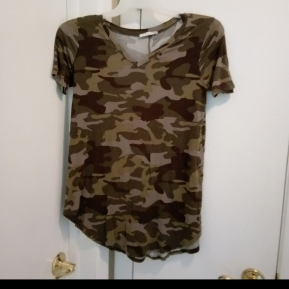Zenana outfitters women's t-shirt